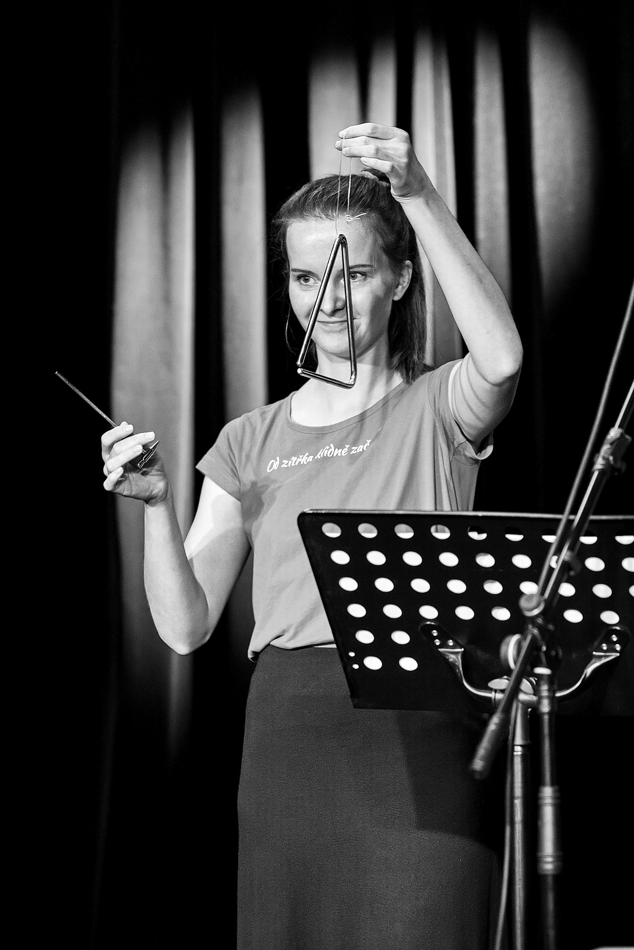 Veronika Rejthárková - housle, perkuse